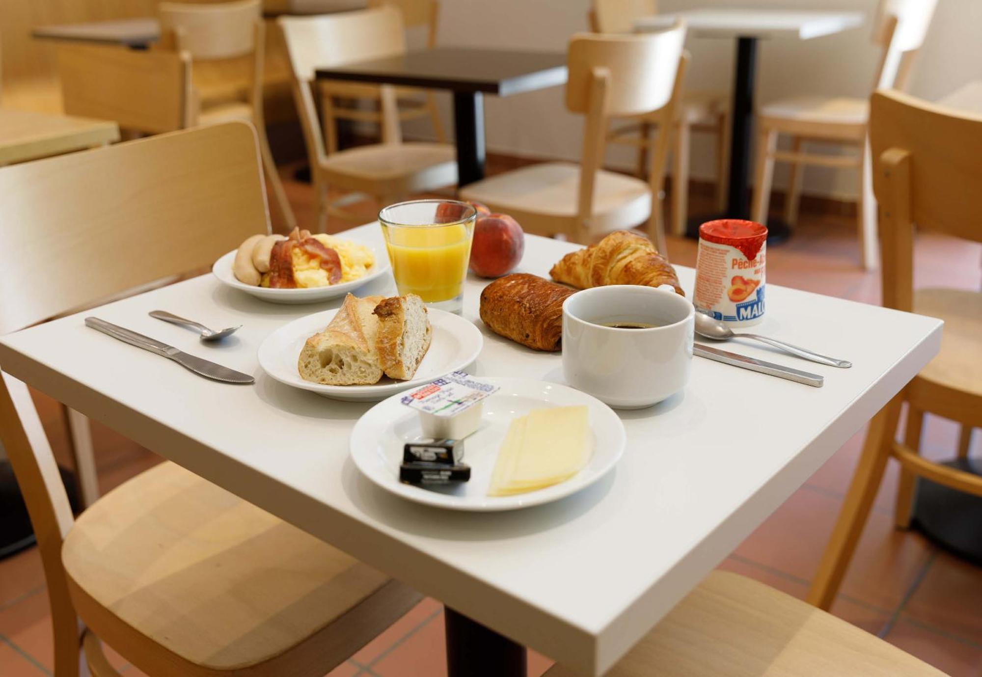B&B Hotel Le Puy-En-Velay Vals-pres-le-Puy Bagian luar foto