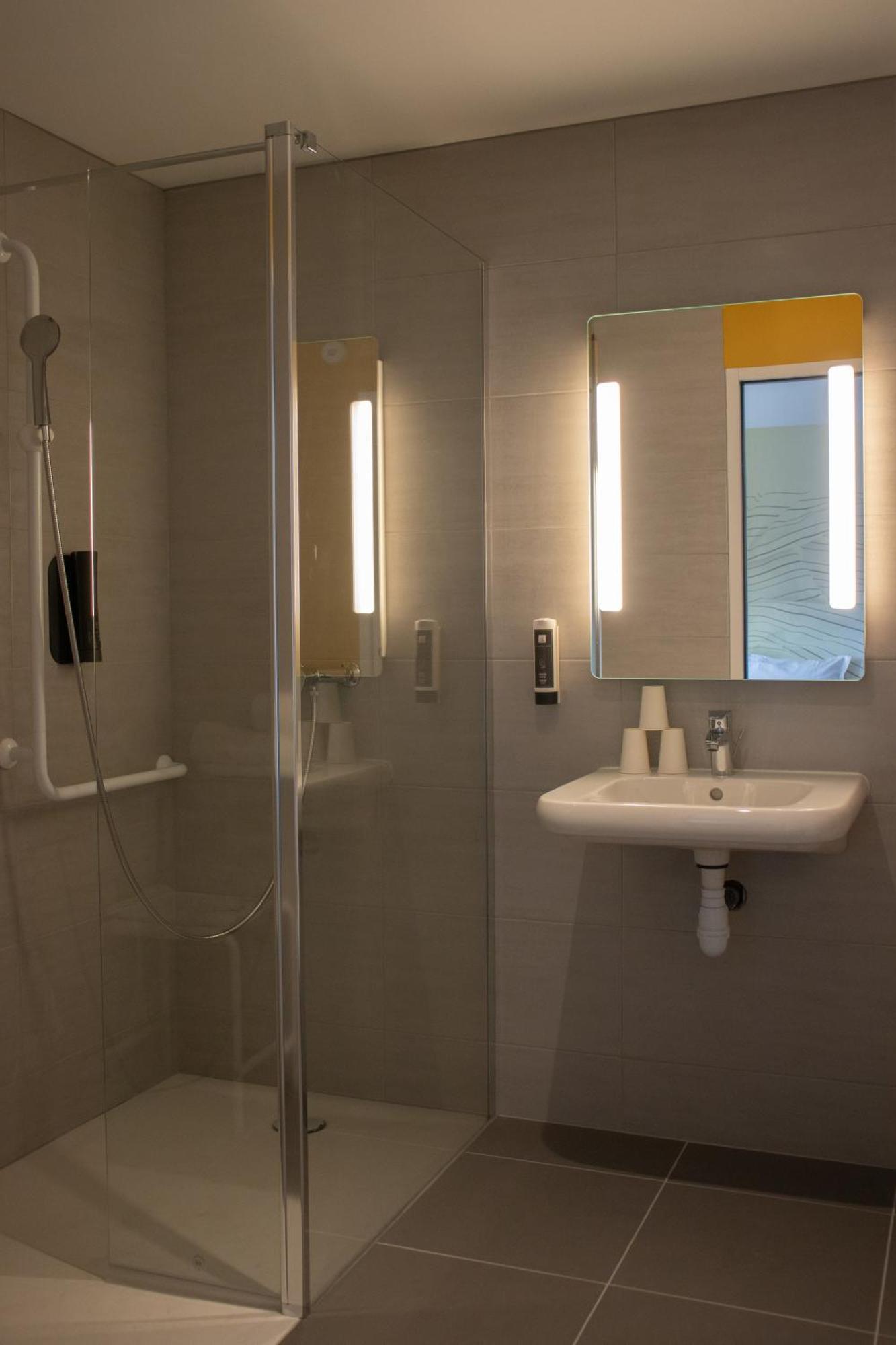 B&B Hotel Le Puy-En-Velay Vals-pres-le-Puy Bagian luar foto