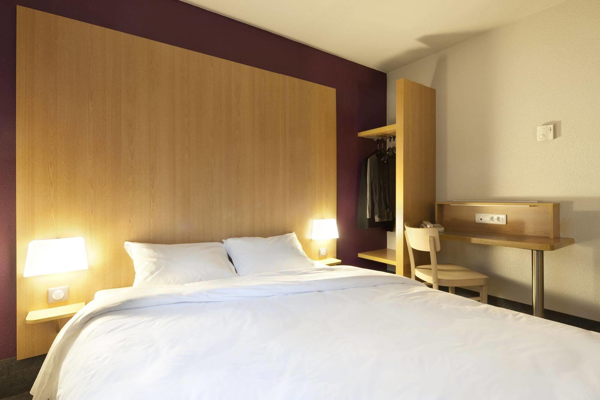 B&B Hotel Le Puy-En-Velay Vals-pres-le-Puy Bagian luar foto