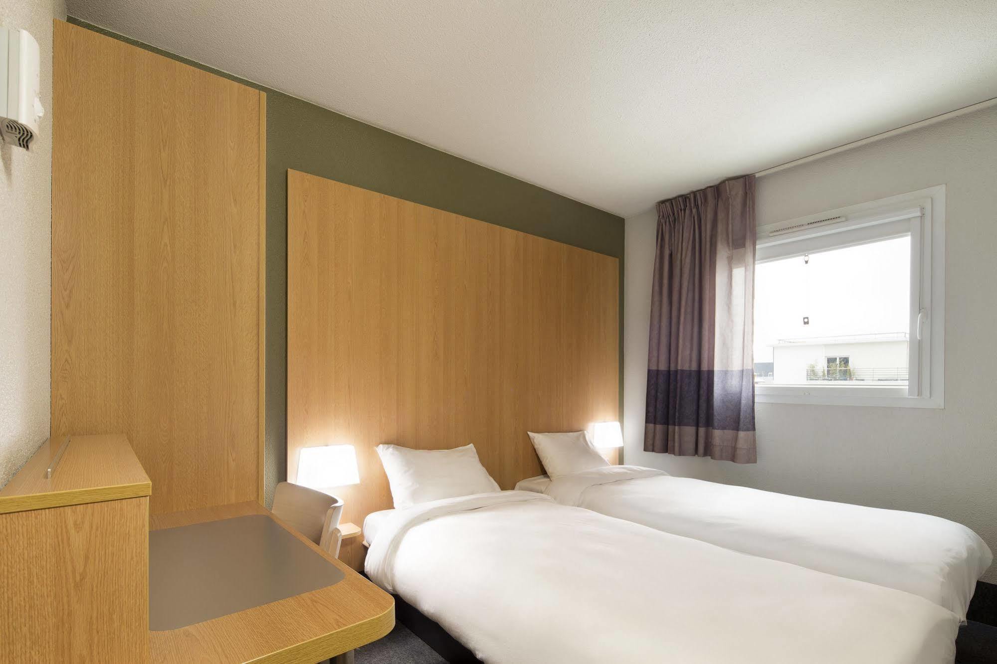 B&B Hotel Le Puy-En-Velay Vals-pres-le-Puy Bagian luar foto